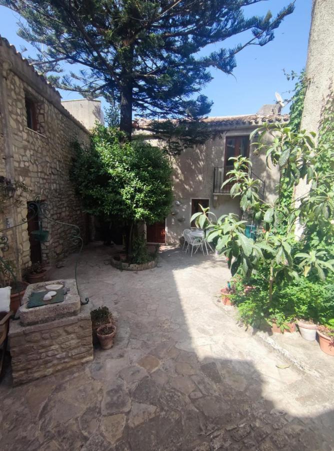 Cortile Via Sales 11 Apartment Erice Bagian luar foto