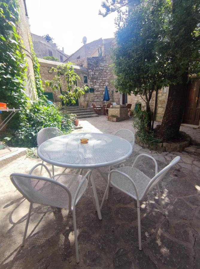 Cortile Via Sales 11 Apartment Erice Bagian luar foto