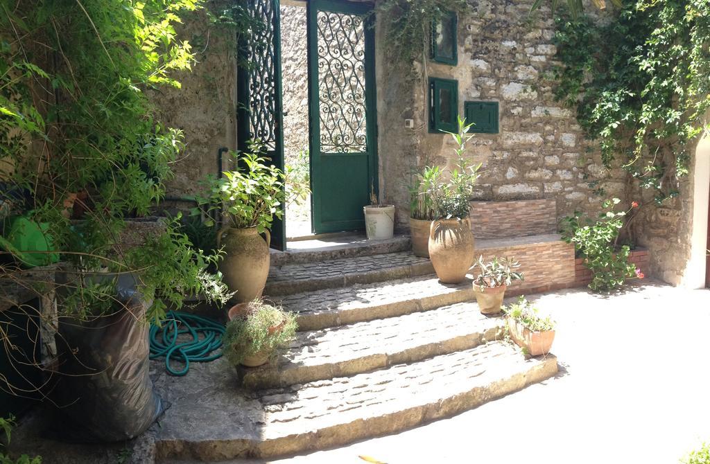 Cortile Via Sales 11 Apartment Erice Ruang foto