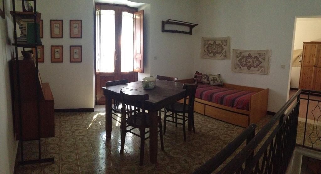 Cortile Via Sales 11 Apartment Erice Ruang foto